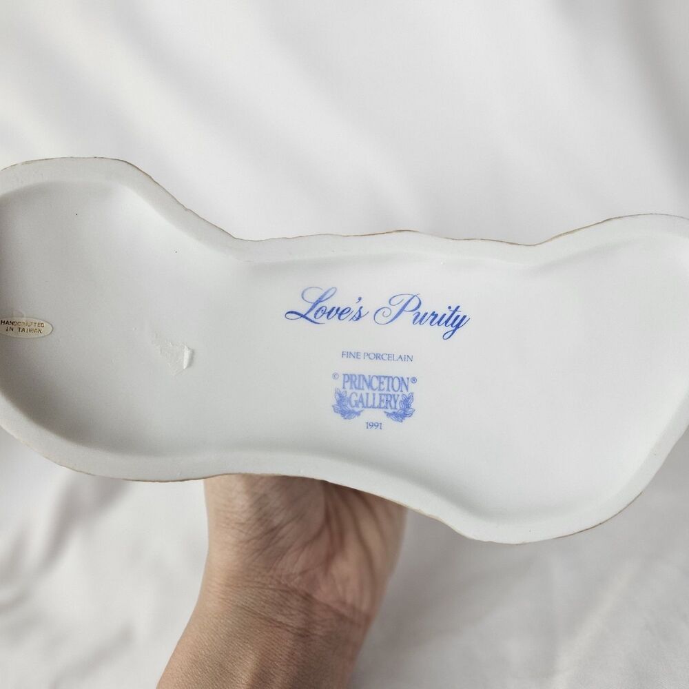 Vintage Princeton Gallery “Love’s Purity” Porcelain Unicorn Figurine 1991 Silver - Picture 3 of 3